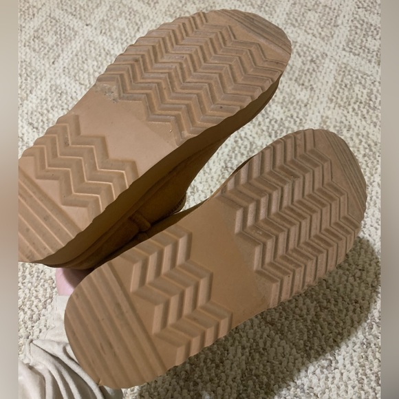 Breckenridge booties. Brand new only wore 1 time! - Picture 2 of 3